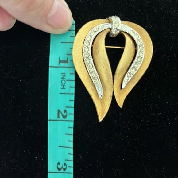 Vintage J.J Jonette Gold tone Matte Brooch/ In Rhinestones - Picture 5 of 6